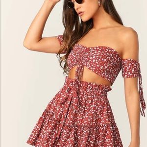 SHEIN Ditsy Floral Ruched Top & Flounce Skirt